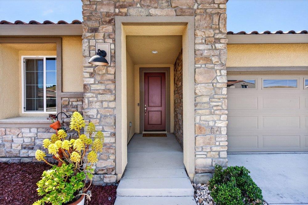 Detail Gallery Image 3 of 42 For 3088 Palomino Way, Hollister,  CA 95023 - 4 Beds | 2/1 Baths
