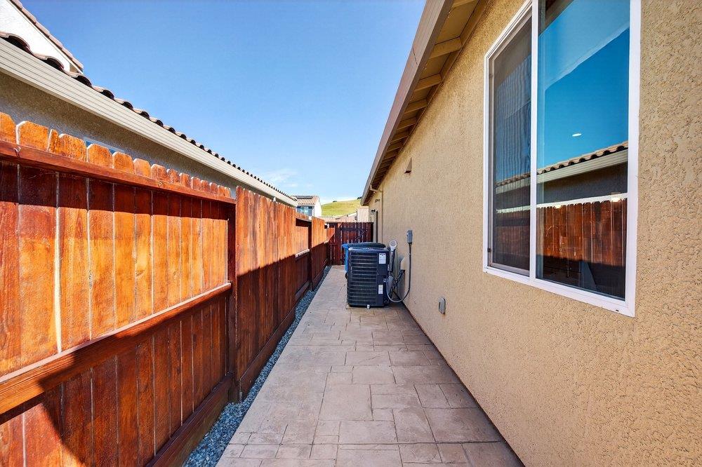 Detail Gallery Image 36 of 42 For 3088 Palomino Way, Hollister,  CA 95023 - 4 Beds | 2/1 Baths