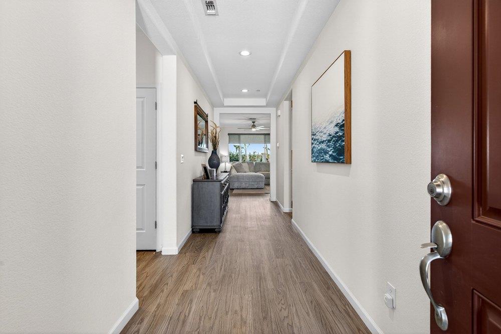 Detail Gallery Image 4 of 42 For 3088 Palomino Way, Hollister,  CA 95023 - 4 Beds | 2/1 Baths