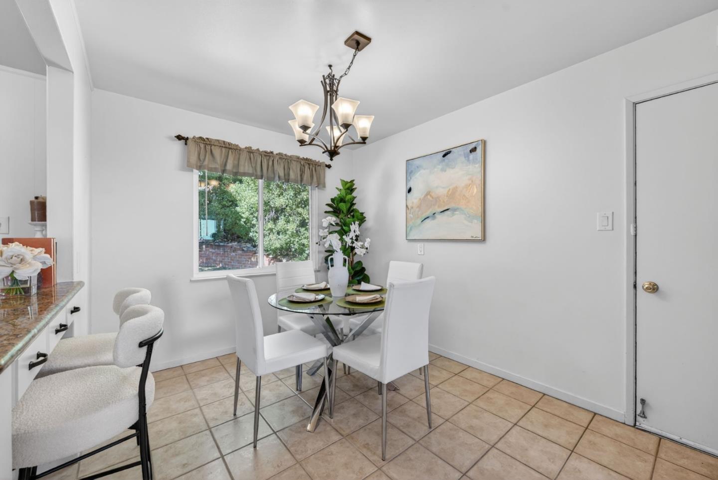 Detail Gallery Image 11 of 48 For 2315 Monserat Ave, Belmont,  CA 94002 - 3 Beds | 2/1 Baths