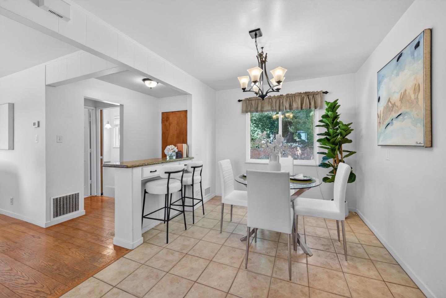Detail Gallery Image 12 of 48 For 2315 Monserat Ave, Belmont,  CA 94002 - 3 Beds | 2/1 Baths