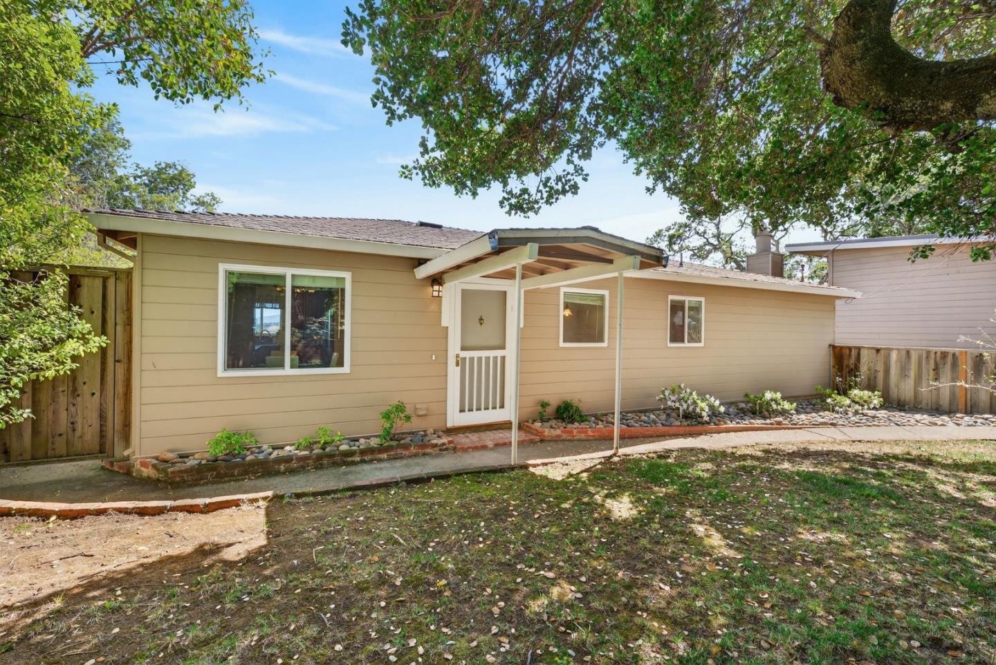 Detail Gallery Image 6 of 48 For 2315 Monserat Ave, Belmont,  CA 94002 - 3 Beds | 2/1 Baths