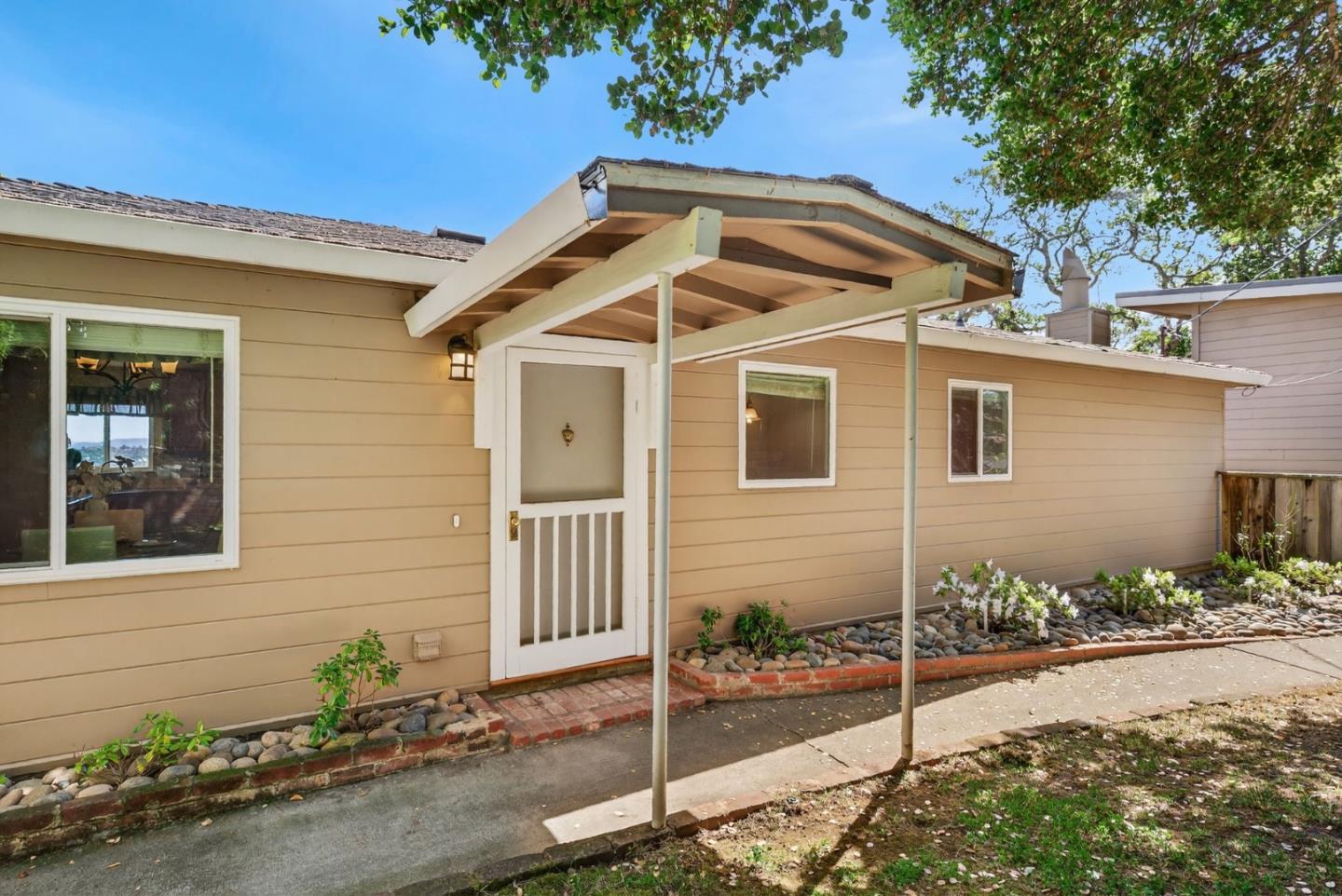 Detail Gallery Image 7 of 48 For 2315 Monserat Ave, Belmont,  CA 94002 - 3 Beds | 2/1 Baths