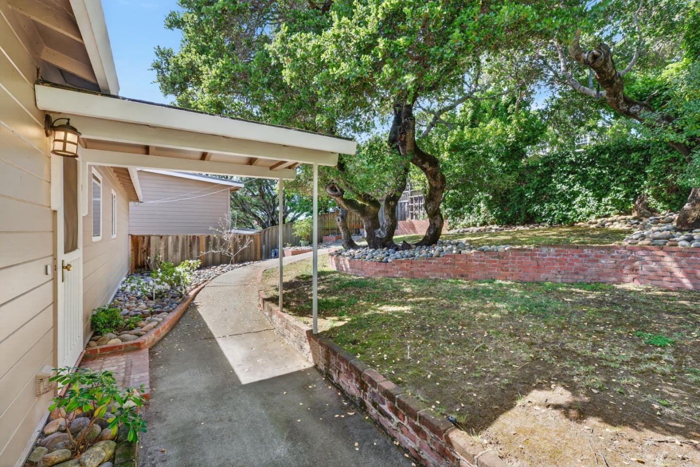 Detail Gallery Image 8 of 48 For 2315 Monserat Ave, Belmont,  CA 94002 - 3 Beds | 2/1 Baths