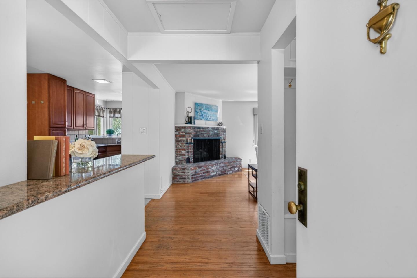 Detail Gallery Image 9 of 48 For 2315 Monserat Ave, Belmont,  CA 94002 - 3 Beds | 2/1 Baths