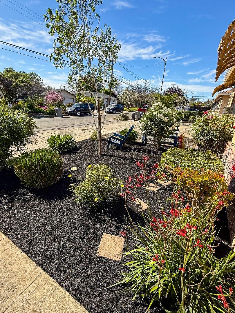 Detail Gallery Image 3 of 6 For 820 N 16th St, San Jose,  CA 95112 - – Beds | – Baths