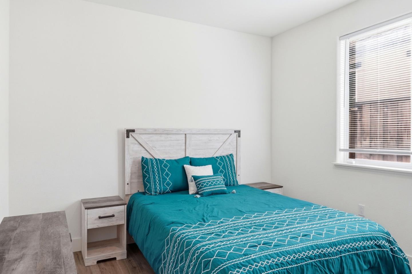 Detail Gallery Image 13 of 37 For 190 Tanoak St, Hollister,  CA 95023 - 4 Beds | 3 Baths