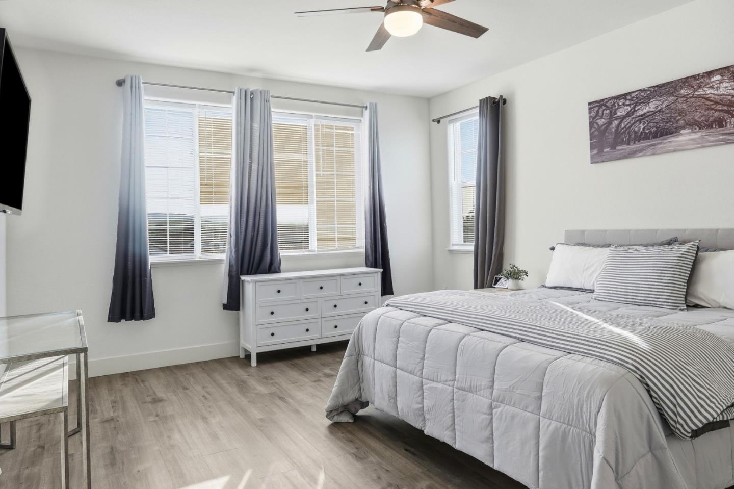 Detail Gallery Image 19 of 37 For 190 Tanoak St, Hollister,  CA 95023 - 4 Beds | 3 Baths