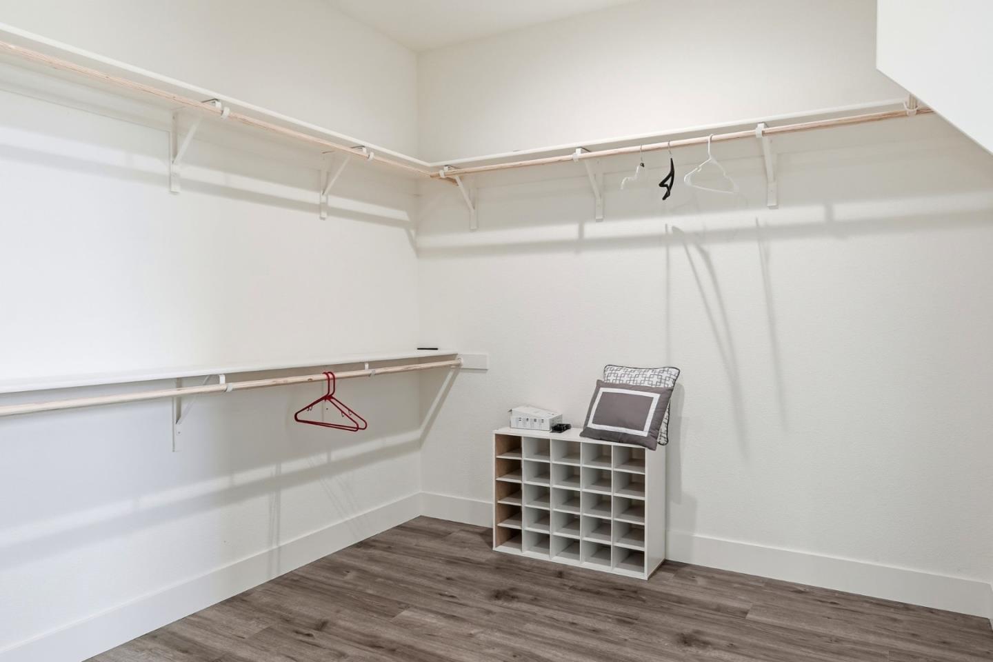 Detail Gallery Image 23 of 37 For 190 Tanoak St, Hollister,  CA 95023 - 4 Beds | 3 Baths