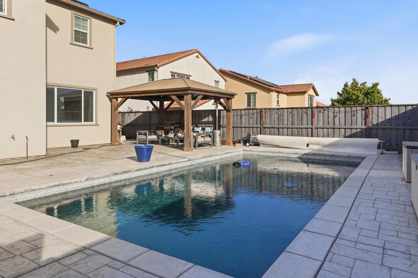 Detail Gallery Image 32 of 37 For 190 Tanoak St, Hollister,  CA 95023 - 4 Beds | 3 Baths