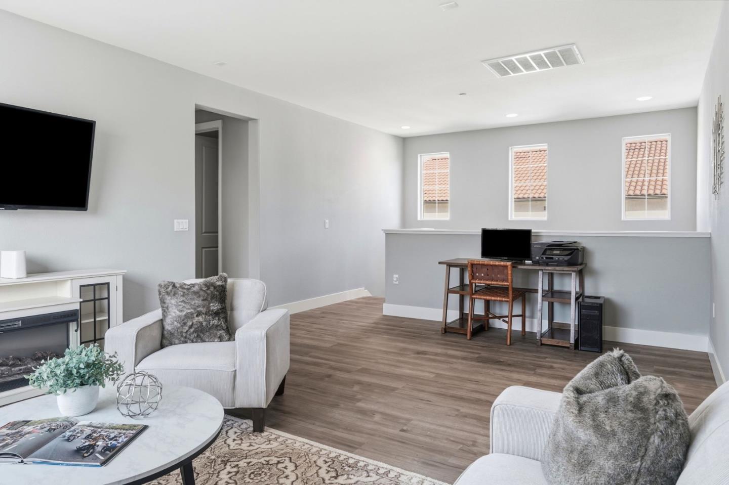 Detail Gallery Image 6 of 37 For 190 Tanoak St, Hollister,  CA 95023 - 4 Beds | 3 Baths