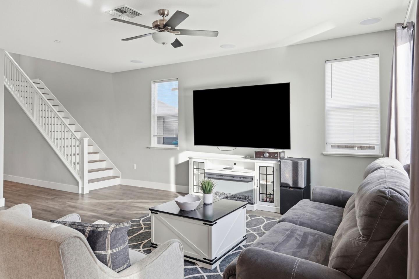 Detail Gallery Image 7 of 37 For 190 Tanoak St, Hollister,  CA 95023 - 4 Beds | 3 Baths