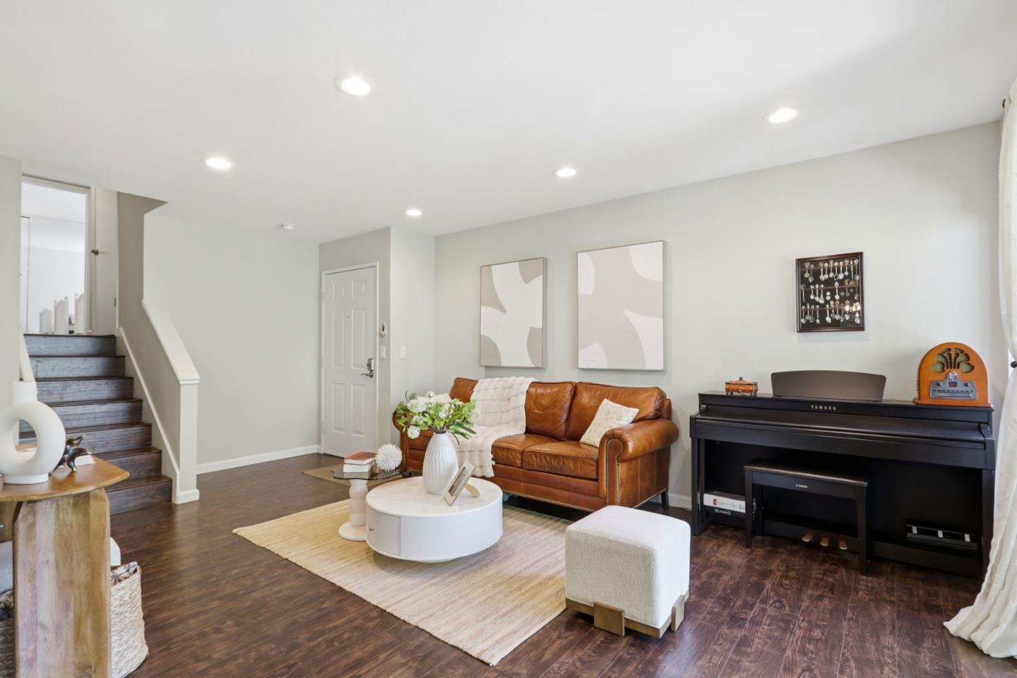 Front Image Thumbnail for ML82040617