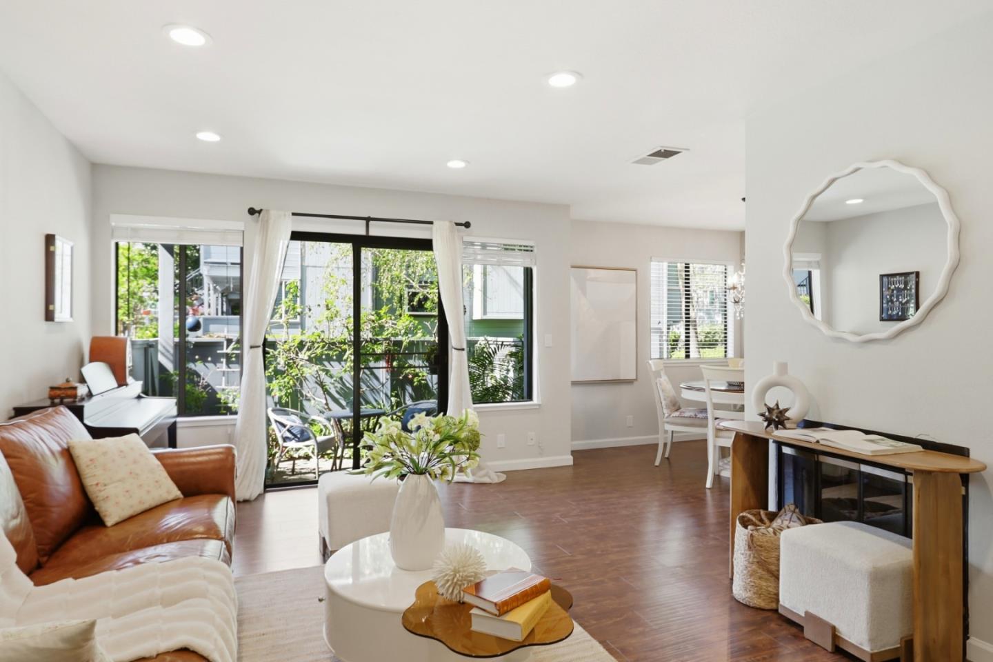 Detail Gallery Image 4 of 27 For 4839 Pine Forest Pl, San Jose,  CA 95118 - 2 Beds | 2 Baths