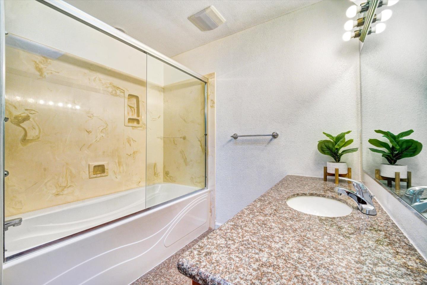 Detail Gallery Image 17 of 36 For 29192 Dixon St, Hayward,  CA 94544 - 3 Beds | 2/1 Baths