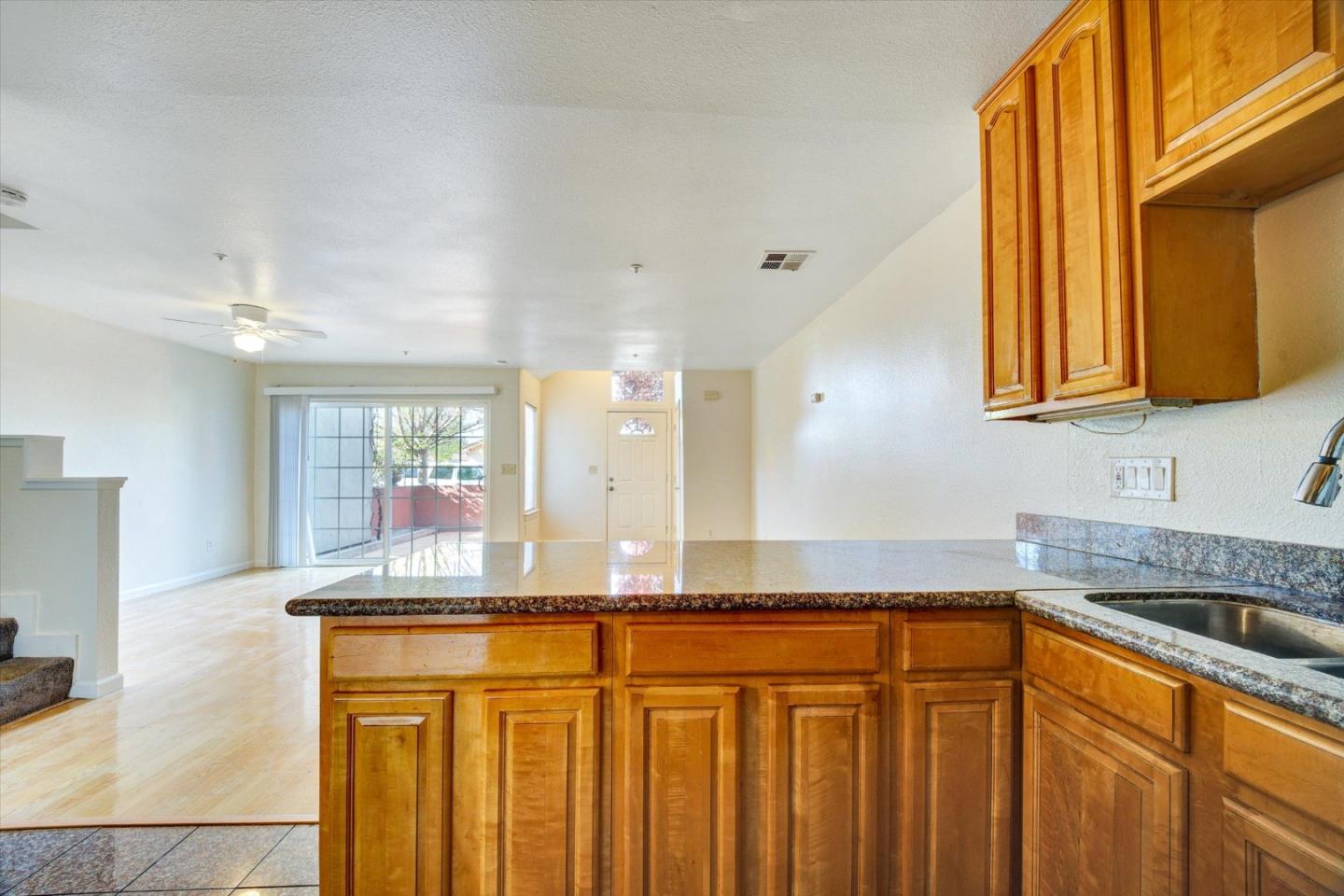 Detail Gallery Image 9 of 36 For 29192 Dixon St, Hayward,  CA 94544 - 3 Beds | 2/1 Baths