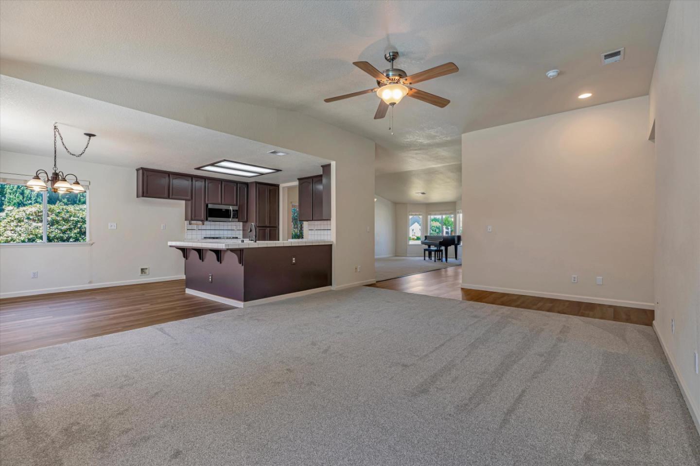 Detail Gallery Image 10 of 39 For 2161 Teakwood Ct, Hollister,  CA 95023 - 5 Beds | 3 Baths