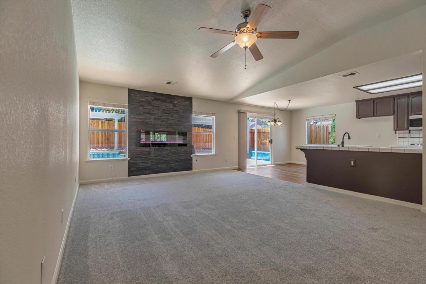 Detail Gallery Image 12 of 39 For 2161 Teakwood Ct, Hollister,  CA 95023 - 5 Beds | 3 Baths