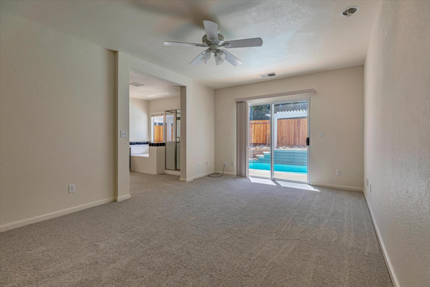 Detail Gallery Image 16 of 39 For 2161 Teakwood Ct, Hollister,  CA 95023 - 5 Beds | 3 Baths