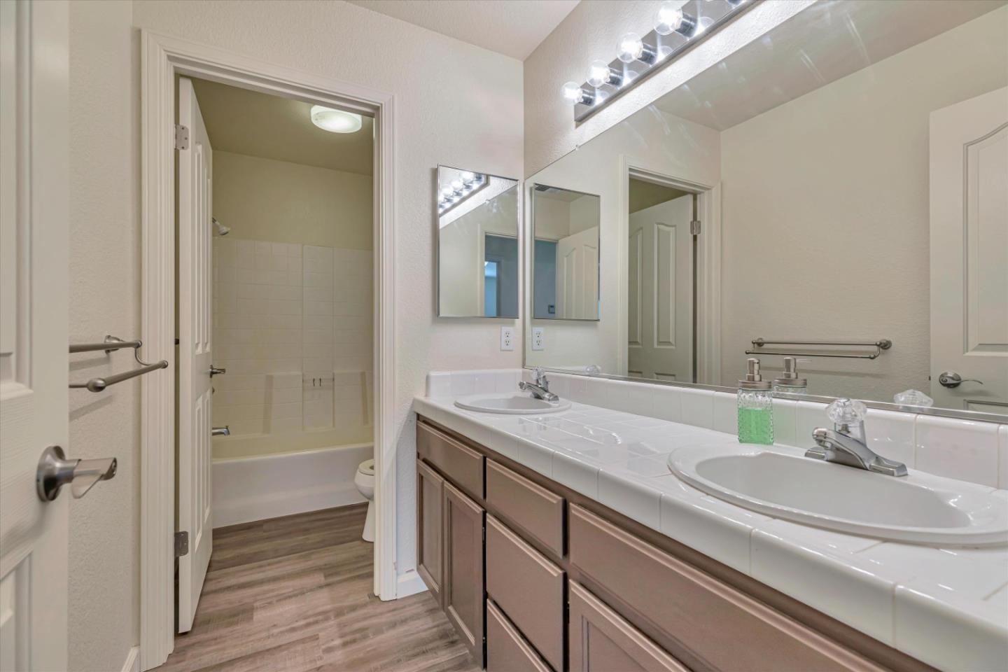 Detail Gallery Image 21 of 39 For 2161 Teakwood Ct, Hollister,  CA 95023 - 5 Beds | 3 Baths