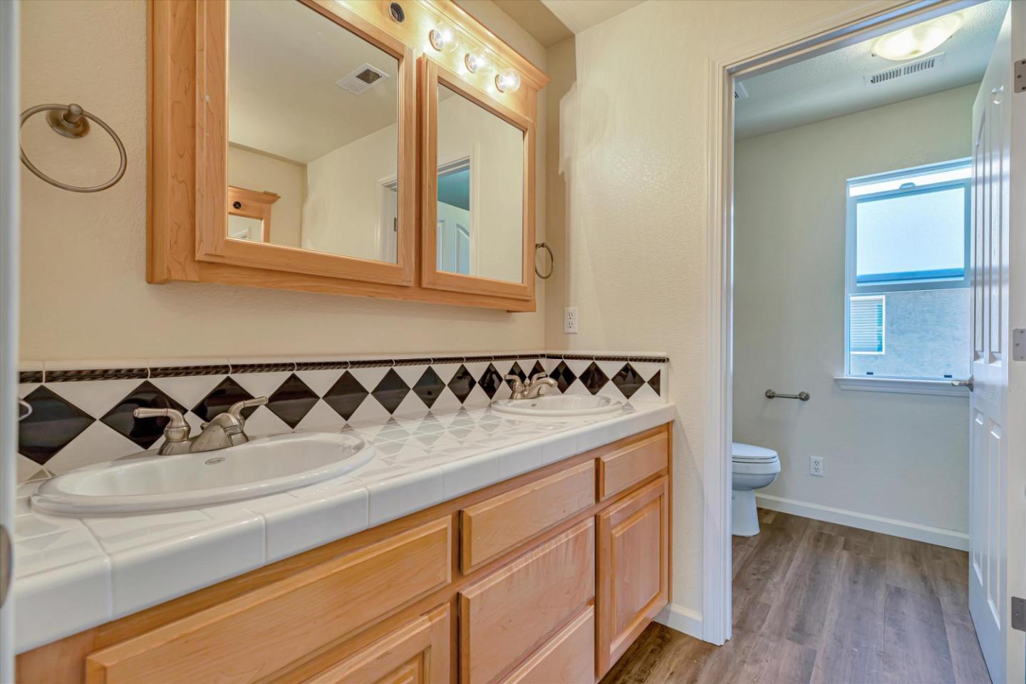 Detail Gallery Image 32 of 39 For 2161 Teakwood Ct, Hollister,  CA 95023 - 5 Beds | 3 Baths