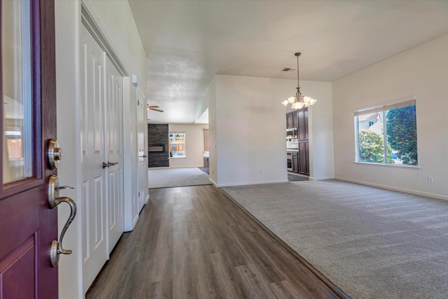 Detail Gallery Image 8 of 39 For 2161 Teakwood Ct, Hollister,  CA 95023 - 5 Beds | 3 Baths