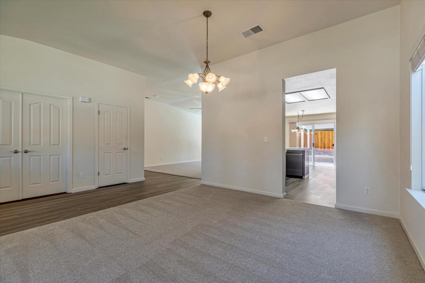 Detail Gallery Image 9 of 39 For 2161 Teakwood Ct, Hollister,  CA 95023 - 5 Beds | 3 Baths