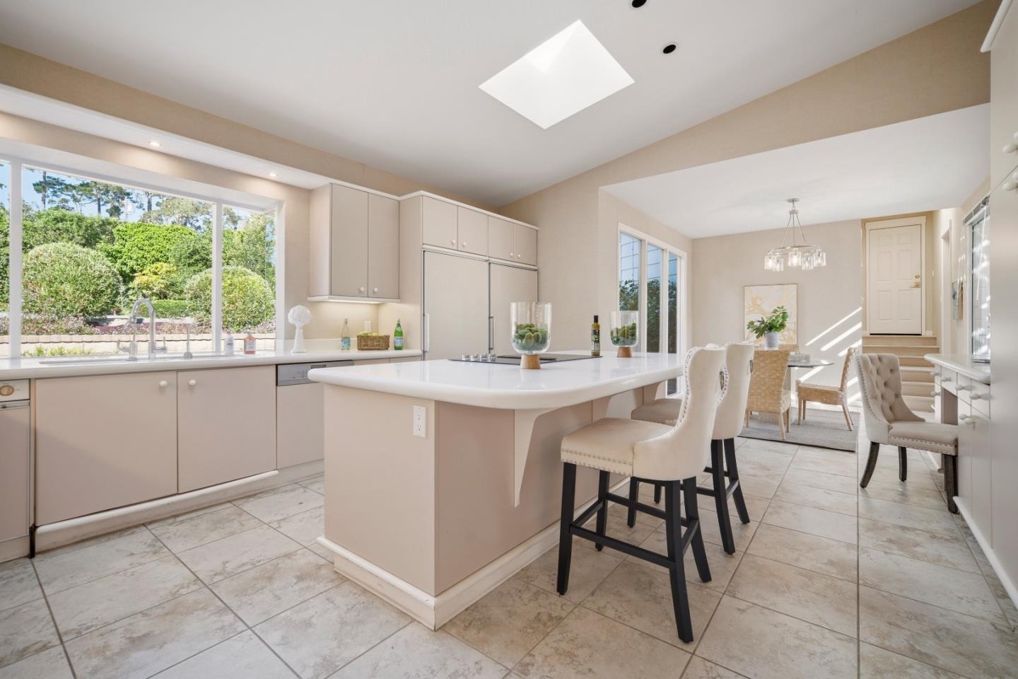 Detail Gallery Image 11 of 32 For 1651 Crespi Ln, Pebble Beach,  CA 93953 - 4 Beds | 2/1 Baths