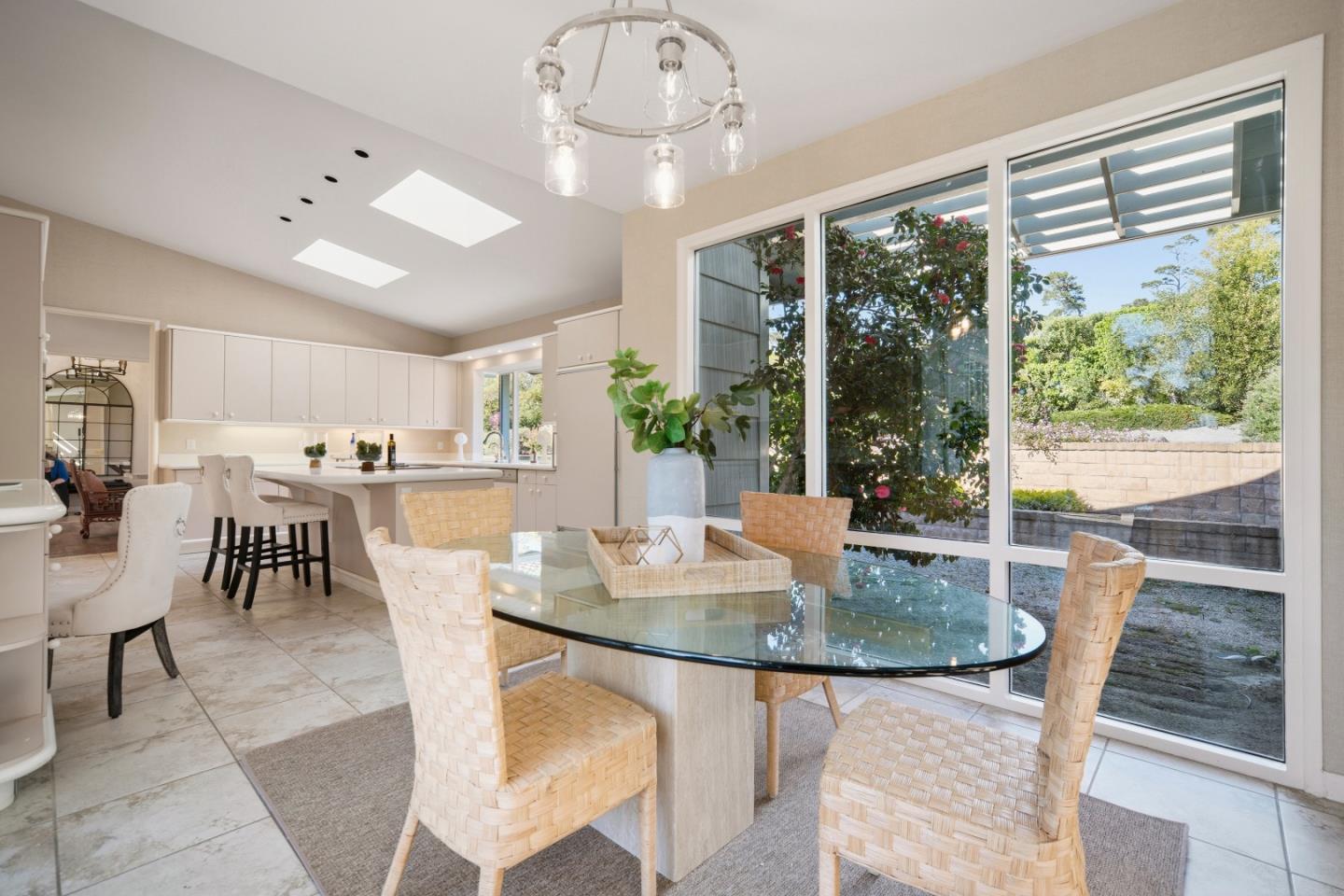 Detail Gallery Image 12 of 32 For 1651 Crespi Ln, Pebble Beach,  CA 93953 - 4 Beds | 2/1 Baths