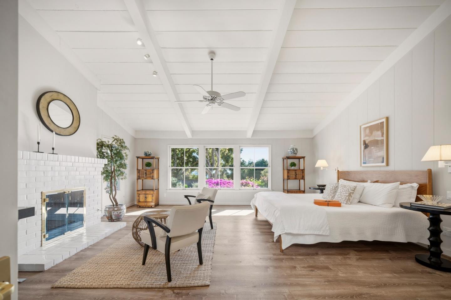 Detail Gallery Image 16 of 32 For 1651 Crespi Ln, Pebble Beach,  CA 93953 - 4 Beds | 2/1 Baths