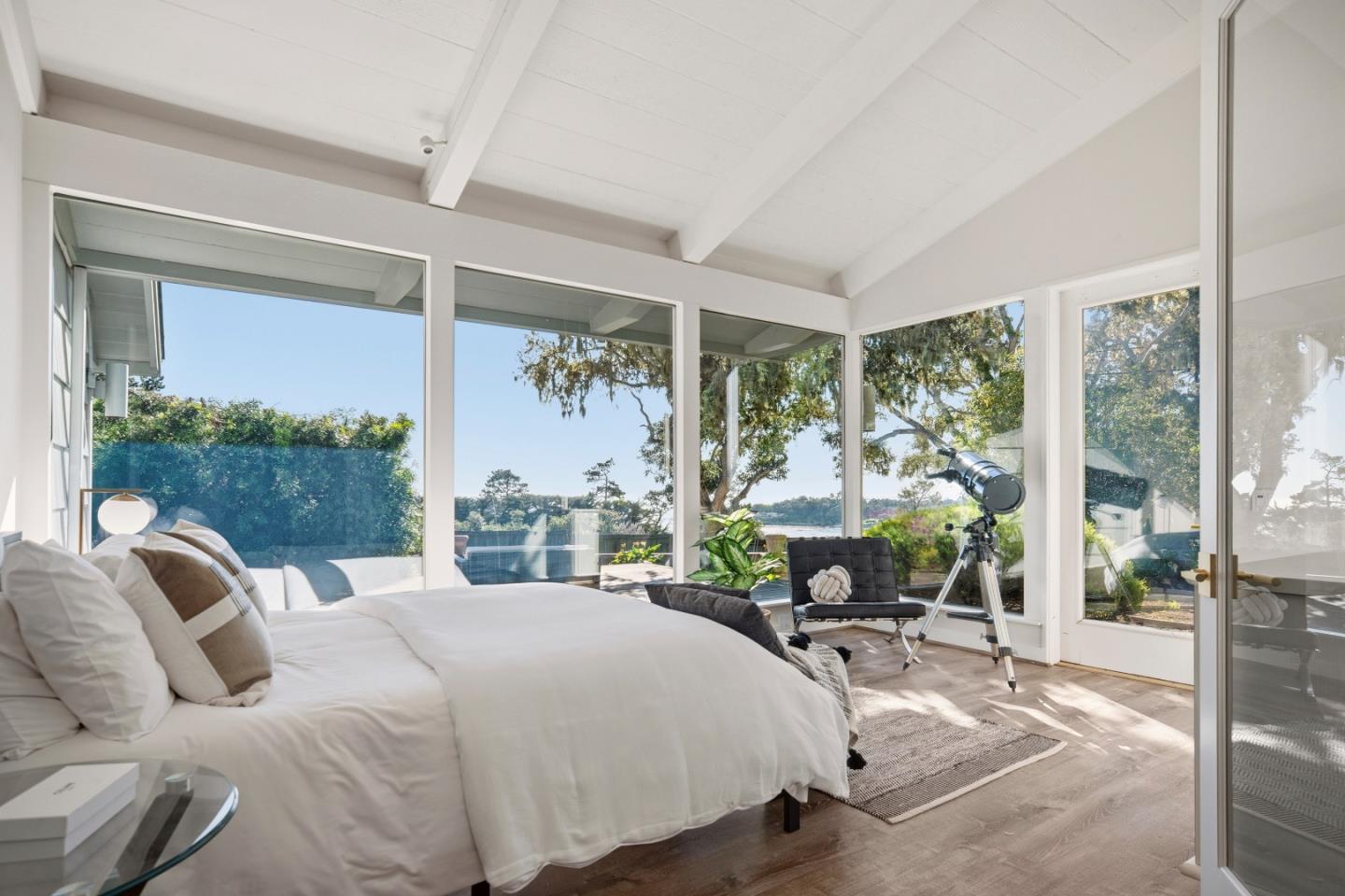 Detail Gallery Image 21 of 32 For 1651 Crespi Ln, Pebble Beach,  CA 93953 - 4 Beds | 2/1 Baths