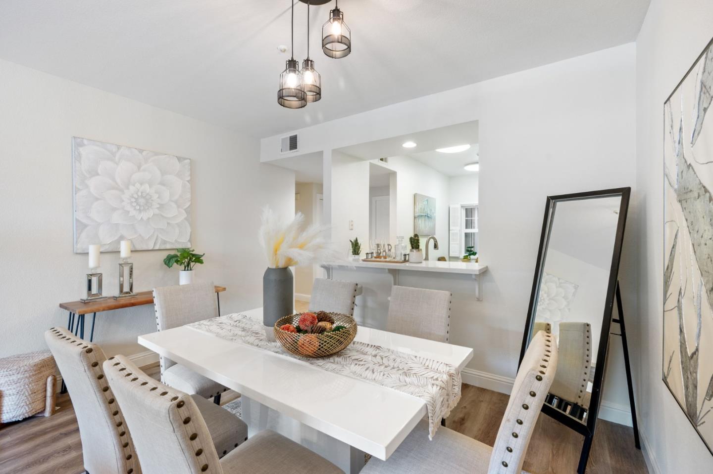 Detail Gallery Image 10 of 34 For 212 Crescent Ct, Brisbane,  CA 94005 - 2 Beds | 2 Baths