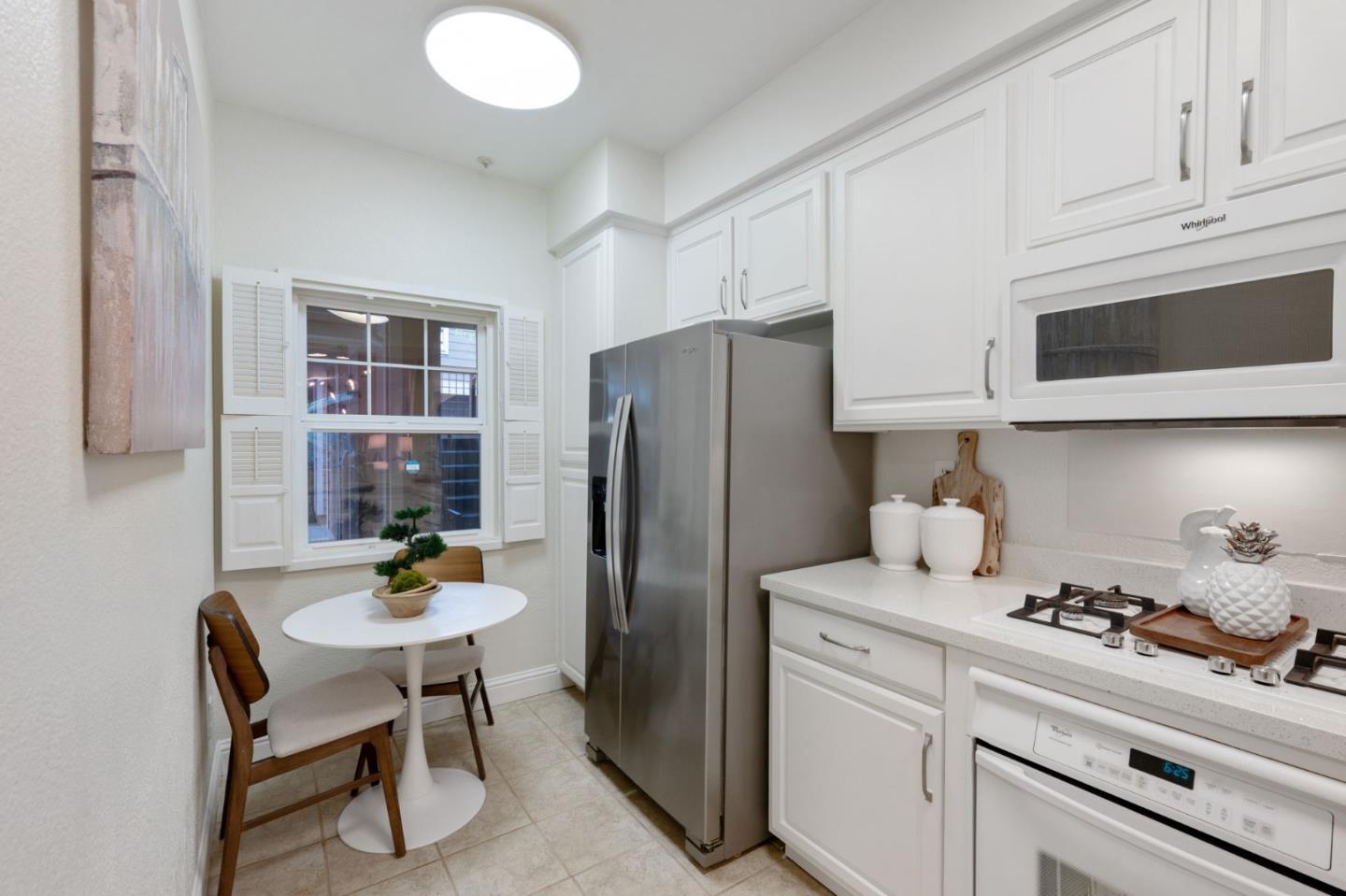 Detail Gallery Image 12 of 34 For 212 Crescent Ct, Brisbane,  CA 94005 - 2 Beds | 2 Baths