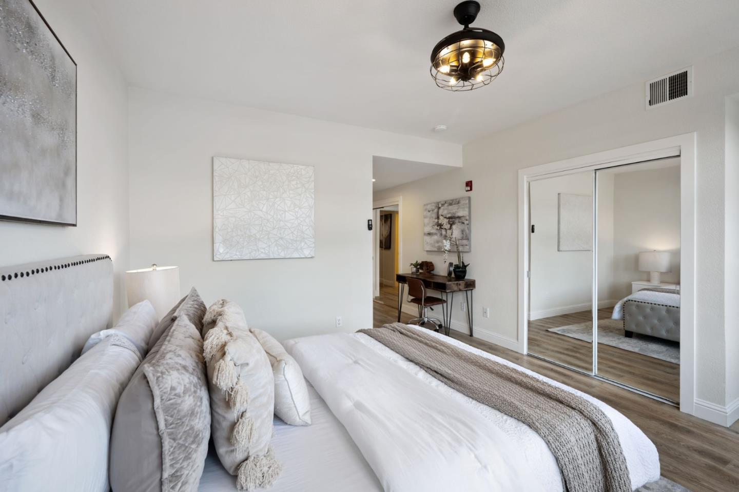 Detail Gallery Image 15 of 34 For 212 Crescent Ct, Brisbane,  CA 94005 - 2 Beds | 2 Baths