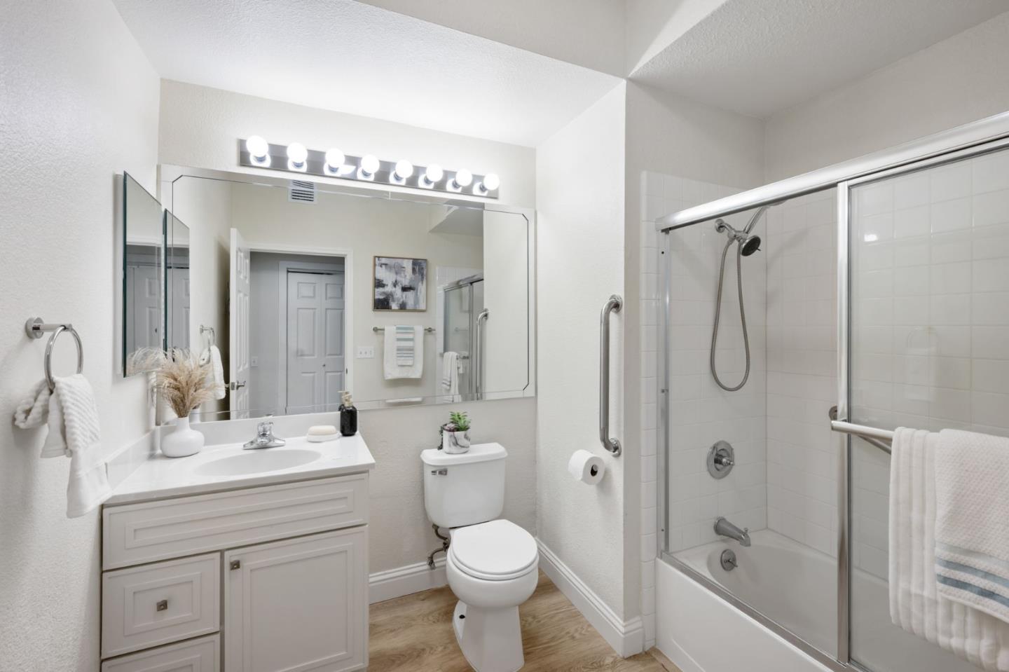 Detail Gallery Image 21 of 34 For 212 Crescent Ct, Brisbane,  CA 94005 - 2 Beds | 2 Baths