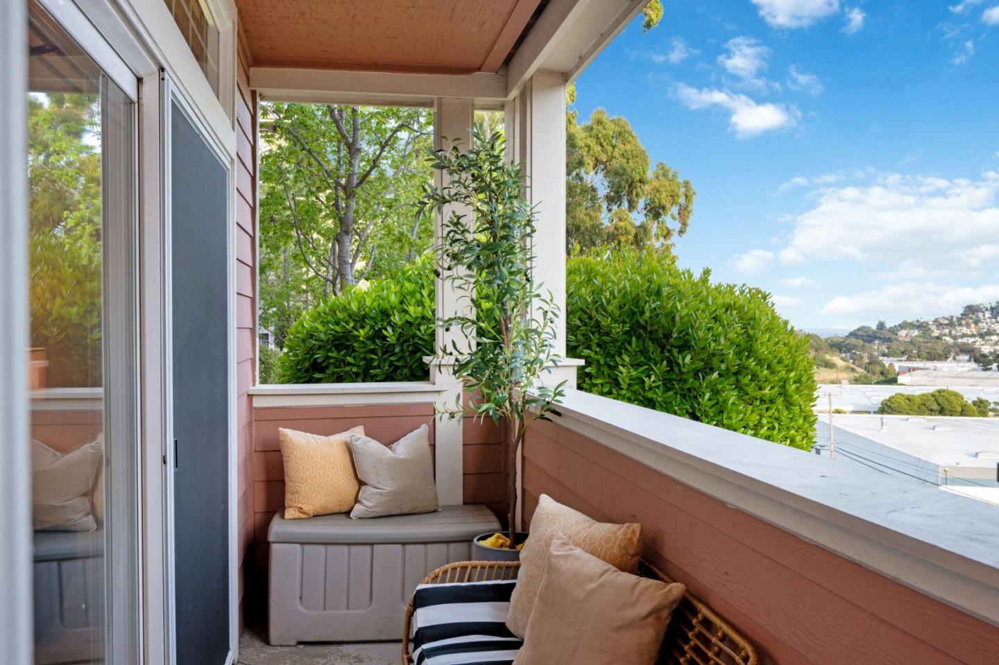 Detail Gallery Image 23 of 34 For 212 Crescent Ct, Brisbane,  CA 94005 - 2 Beds | 2 Baths