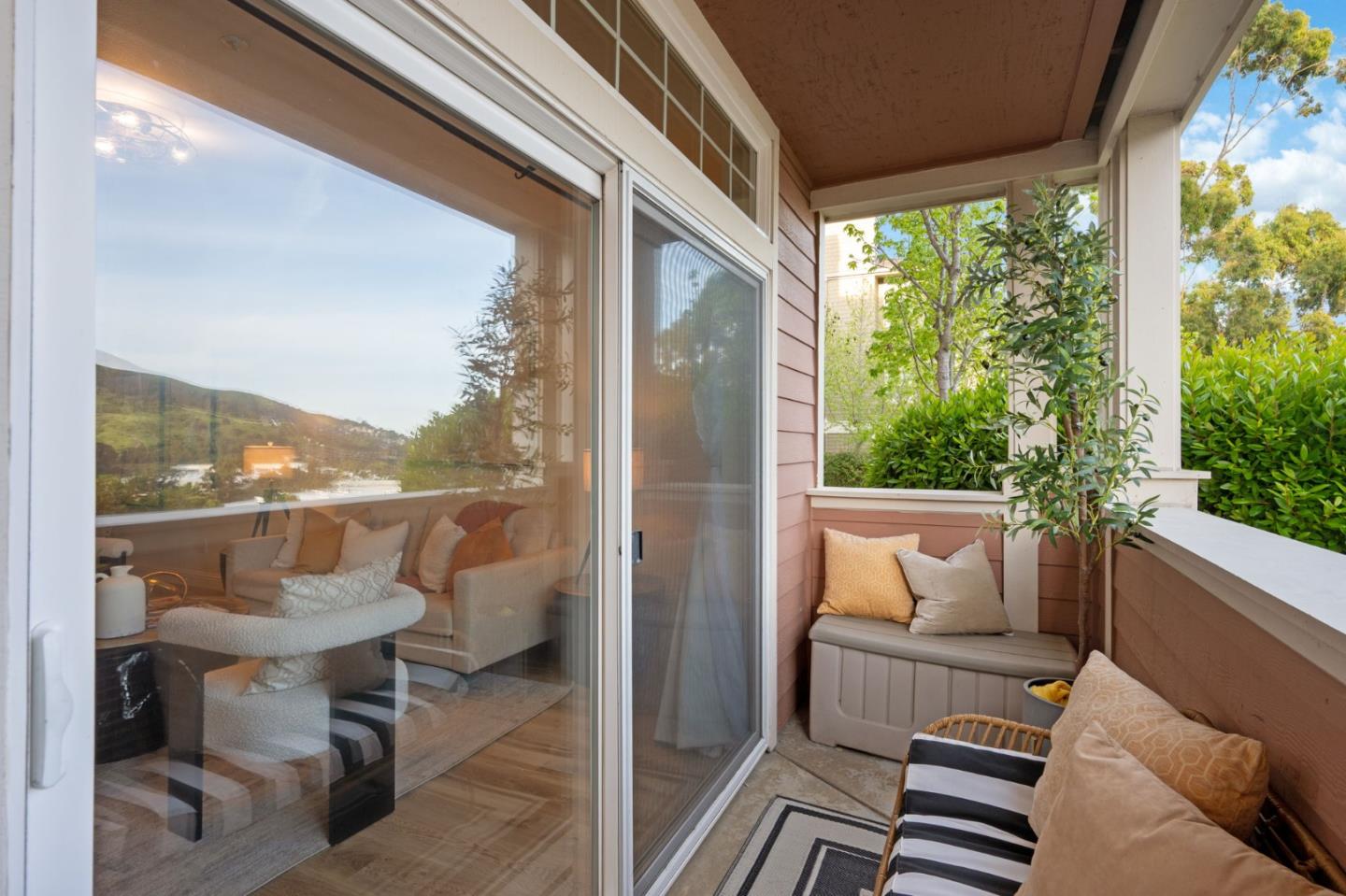 Detail Gallery Image 24 of 34 For 212 Crescent Ct, Brisbane,  CA 94005 - 2 Beds | 2 Baths