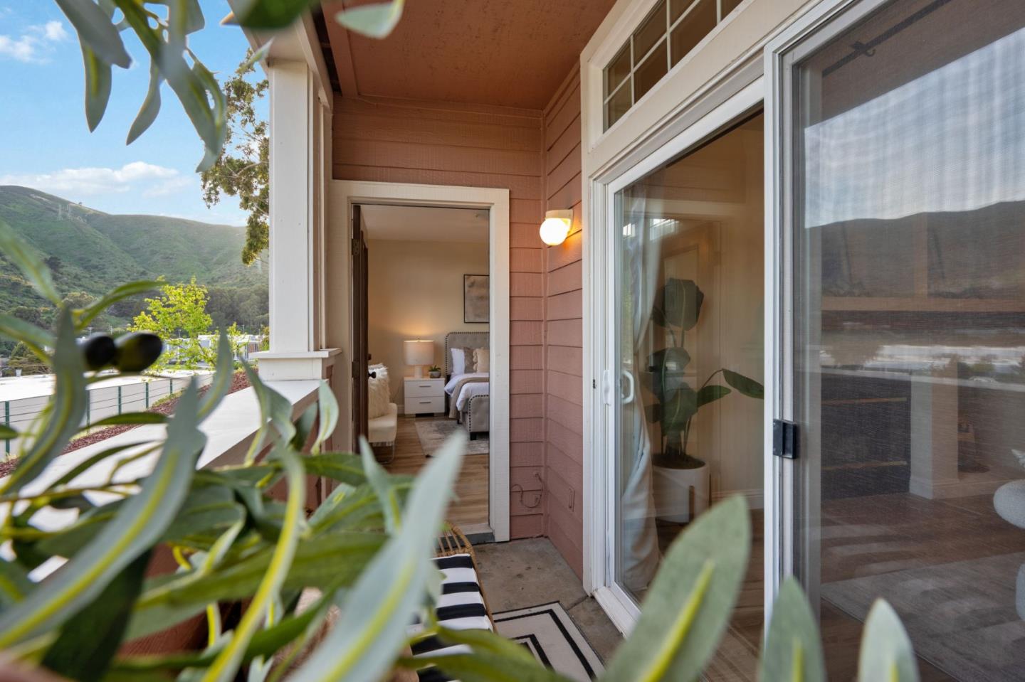 Detail Gallery Image 25 of 34 For 212 Crescent Ct, Brisbane,  CA 94005 - 2 Beds | 2 Baths