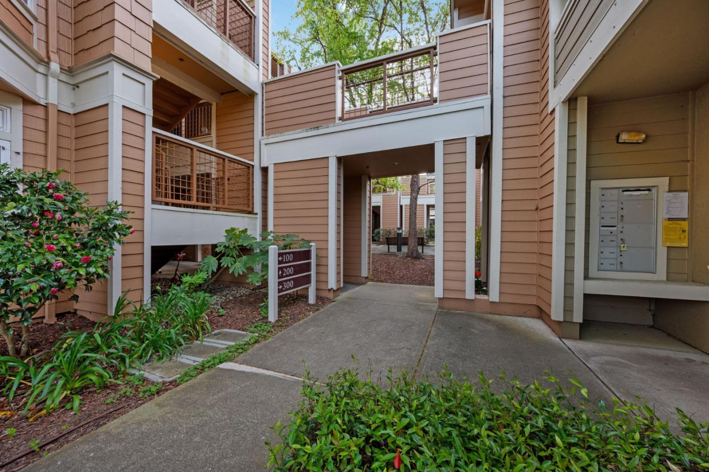 Detail Gallery Image 26 of 34 For 212 Crescent Ct, Brisbane,  CA 94005 - 2 Beds | 2 Baths