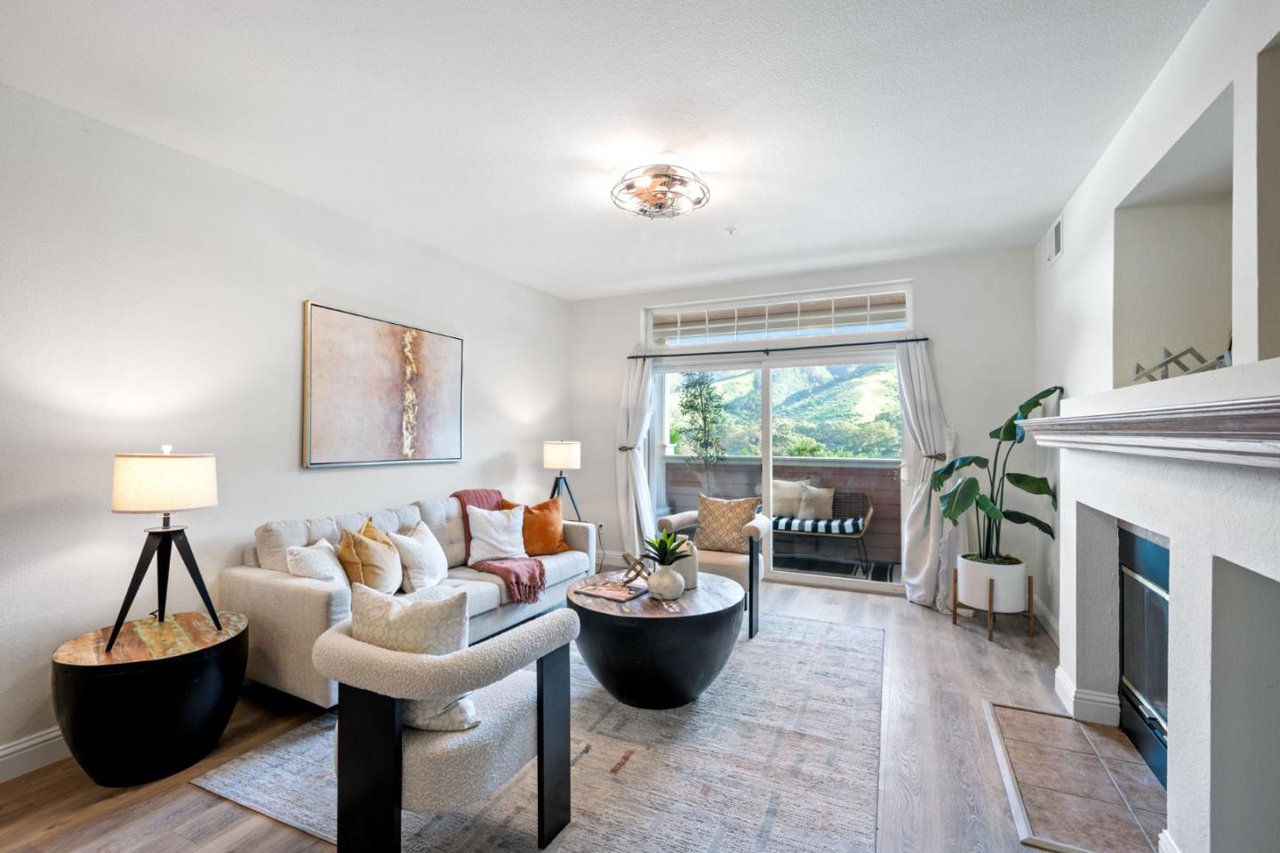 Detail Gallery Image 3 of 34 For 212 Crescent Ct, Brisbane,  CA 94005 - 2 Beds | 2 Baths