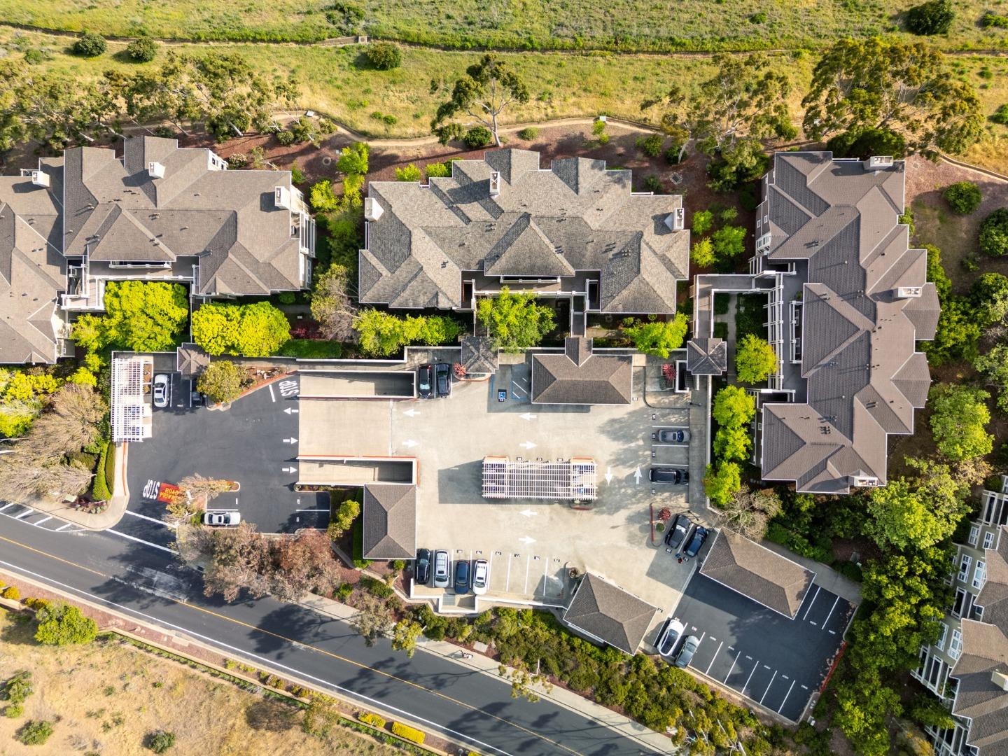 Detail Gallery Image 30 of 34 For 212 Crescent Ct, Brisbane,  CA 94005 - 2 Beds | 2 Baths