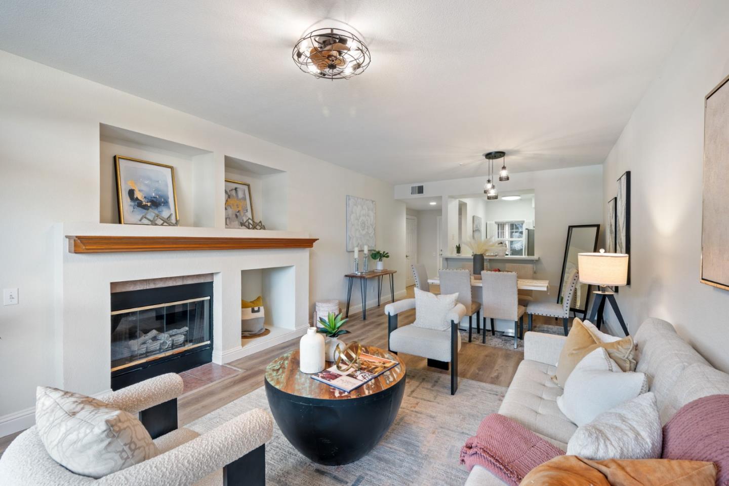 Detail Gallery Image 8 of 34 For 212 Crescent Ct, Brisbane,  CA 94005 - 2 Beds | 2 Baths