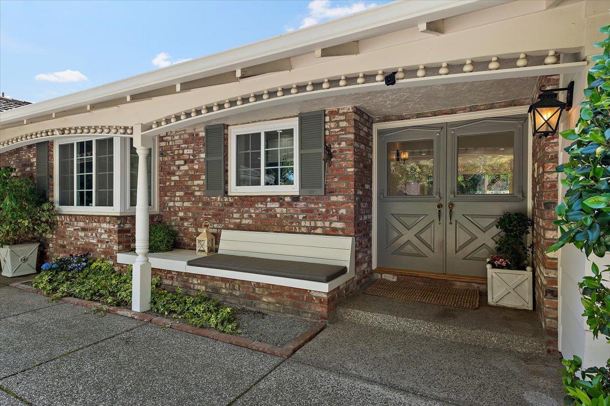 Detail Gallery Image 2 of 27 For 1722 Sweetbriar Dr, San Jose,  CA 95125 - 4 Beds | 2/1 Baths