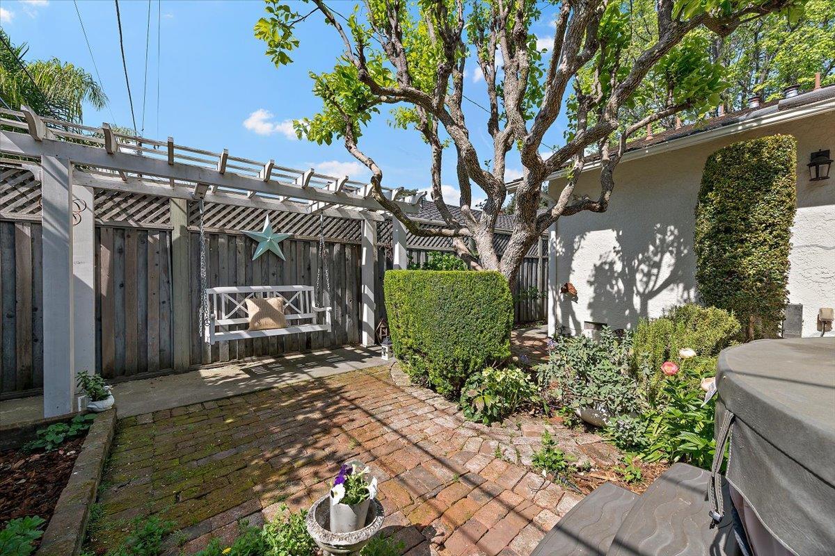 Detail Gallery Image 21 of 27 For 1722 Sweetbriar Dr, San Jose,  CA 95125 - 4 Beds | 2/1 Baths