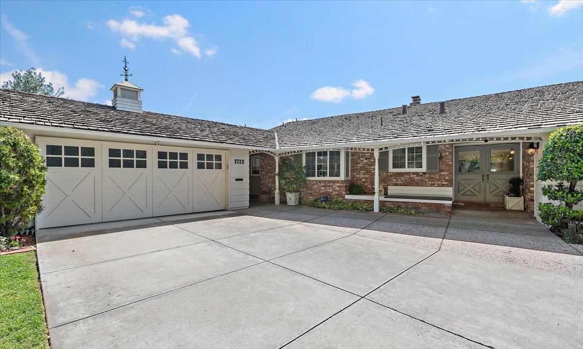 Detail Gallery Image 3 of 27 For 1722 Sweetbriar Dr, San Jose,  CA 95125 - 4 Beds | 2/1 Baths