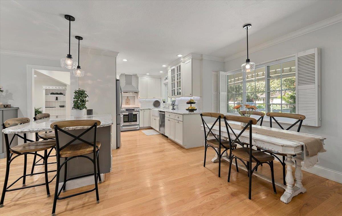 Detail Gallery Image 4 of 27 For 1722 Sweetbriar Dr, San Jose,  CA 95125 - 4 Beds | 2/1 Baths