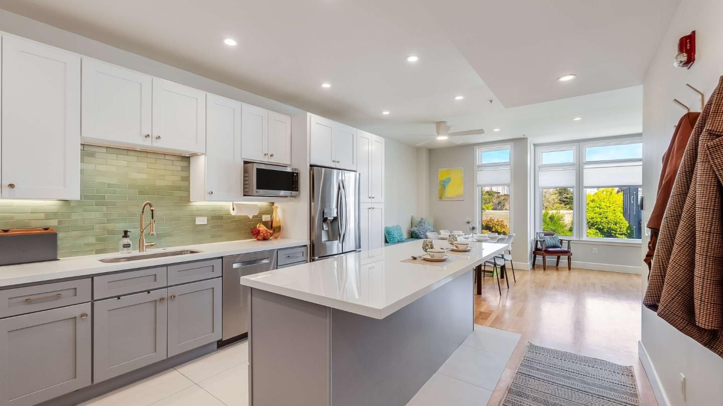 Detail Gallery Image 4 of 45 For 275 9th St #3,  Oakland,  CA 94607 - 3 Beds | 2 Baths