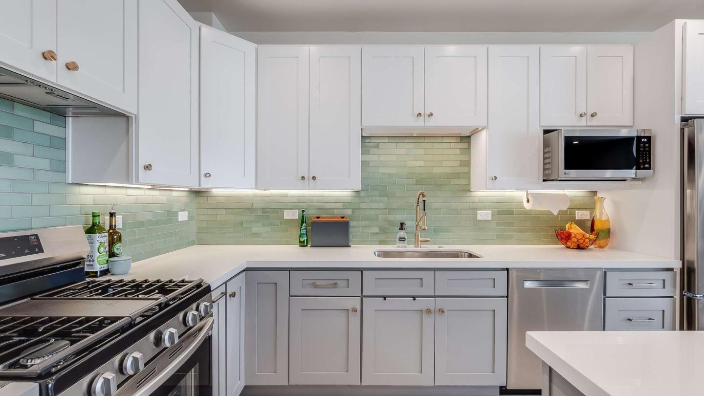 Detail Gallery Image 5 of 45 For 275 9th St #3,  Oakland,  CA 94607 - 3 Beds | 2 Baths