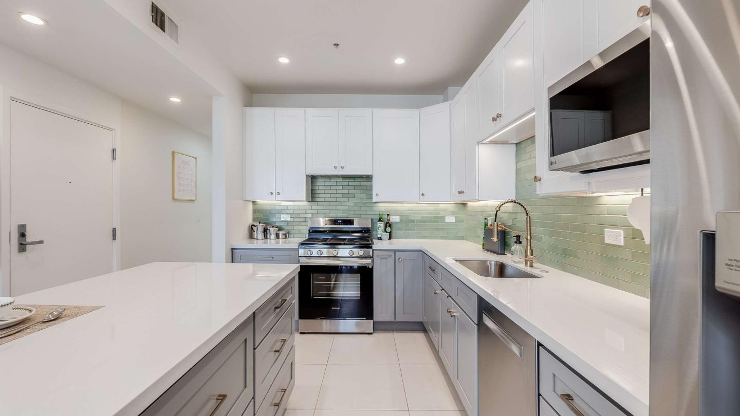 Detail Gallery Image 6 of 45 For 275 9th St #3,  Oakland,  CA 94607 - 3 Beds | 2 Baths