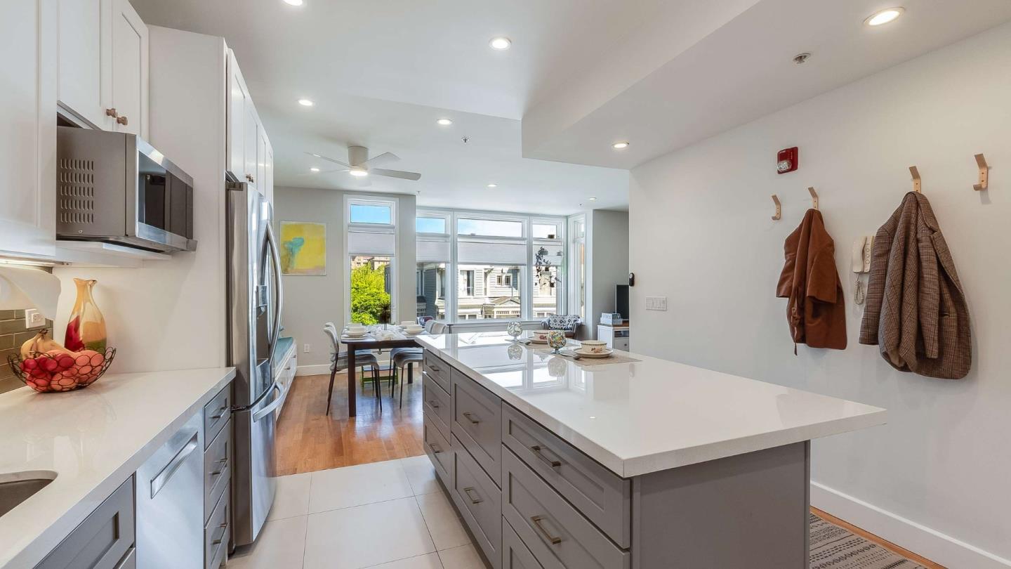 Detail Gallery Image 9 of 45 For 275 9th St #3,  Oakland,  CA 94607 - 3 Beds | 2 Baths